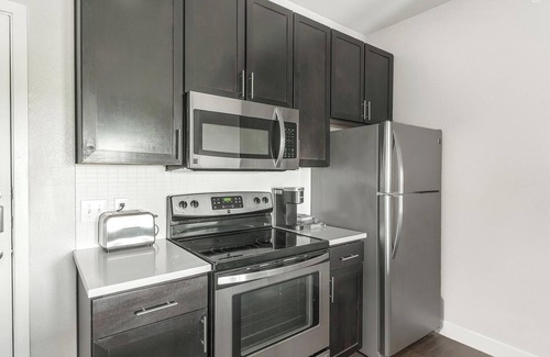 Katy Apartment | Landing | Stunning 1BD, Courtyard, Gym