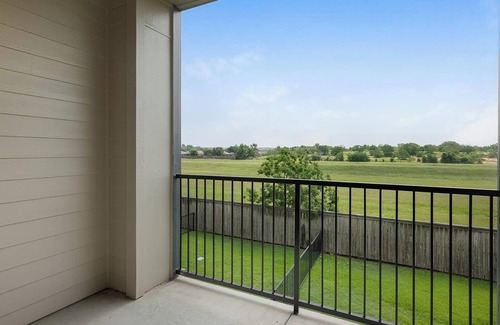Katy Apartment | Landing | Stunning 1BD, Courtyard, Gym
