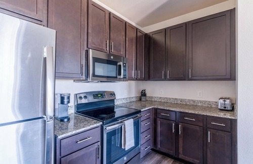 Spring Apartment | Landing | Stunning 1BD, Gym, Pool