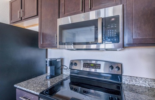 Spring Apartment | Landing | Stunning 1BD, Gym, Pool