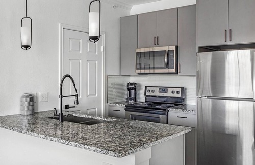 McNeil Apartment | Landing | Stunning 1BD, Gym, Pool