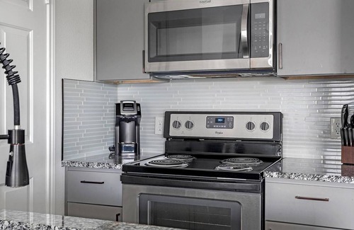 McNeil Apartment | Landing | Stunning 1BD, Gym, Pool