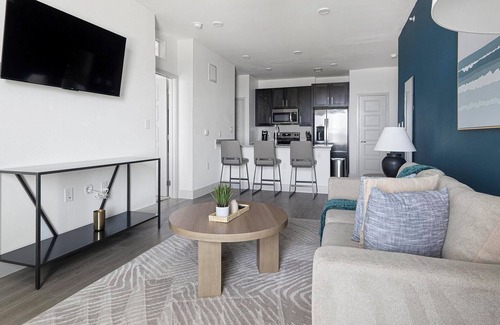 Austin Apartment | Landing | Stunning 1BD, Pool, Gym