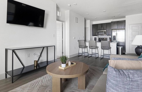 Austin Apartment | Landing | Stunning 1BD, Pool, Gym