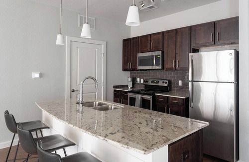 Buda Apartment | Landing | Stunning 1BD, Pool, Gym