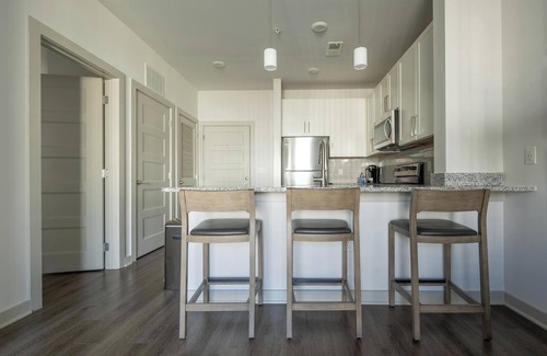 Charlotte Apartment | Landing | Stunning 1BD, Gym, Clubhouse