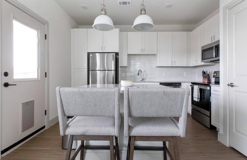 Tarrant County Apartment | Landing | Stunning 1BD, Yoga Studio, Pool