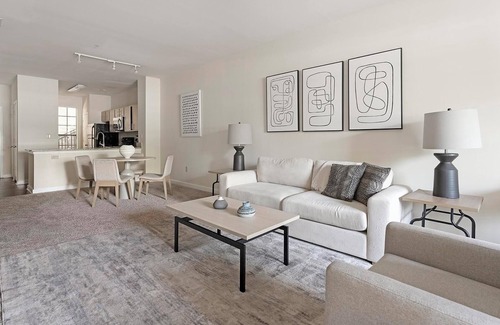 New Pathways Apartment | Landing | Stunning 2BD, Gym, Pool