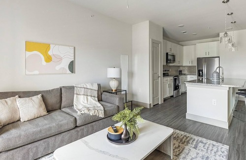 South Arlington Apartment | Landing | Stylish 1BD, Clubhouse, Gym