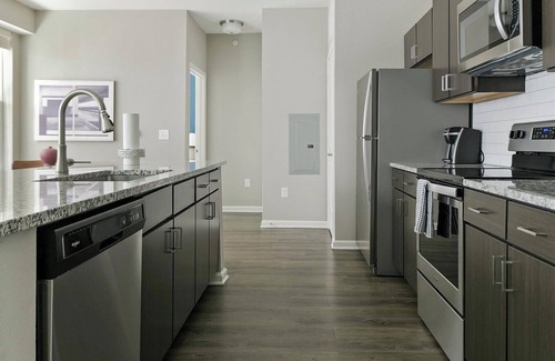 Chesterfield Apartment | Landing | Stylish 1BD, Pool, Gym
