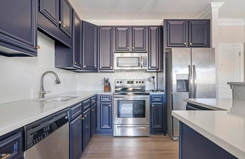 Cary Apartment | Landing | Stylish 1BD, Gym, Pool