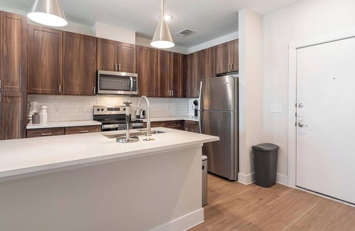 Seguin Apartment | Landing | Stylish 1BD, Gym, Pool