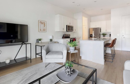 Casas Adobes Apartment | Landing | Stylish 2BD, Pool