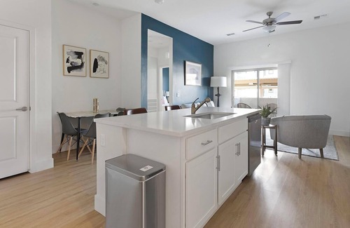 Casas Adobes Apartment | Landing | Stylish 2BD, Pool