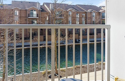 Downtown Indianapolis Apartment | Landing | Stylish Studio, Pool