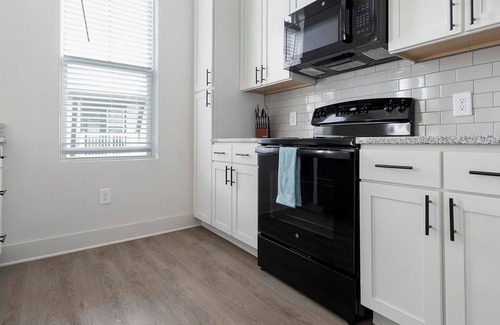 Charlotte Apartment | Landing | Stylish Studio, Pool, Gym