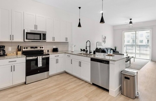 Denton Apartment | Landing | Stylish Studio, Gym