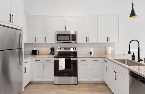 Denton Apartment | Landing | Stylish Studio, Gym