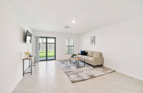 Port Charlotte Apartment | Landings at Westport 2022 l 2 Bd 2.5 Bth