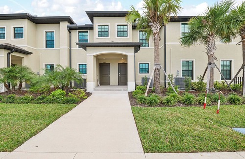 Port Charlotte Apartment | Landings at Westport 2031 l 2Bd 2.5 Bth