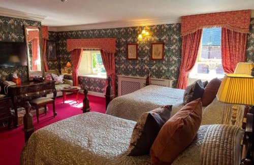 Alyth Hotel | Lands of Loyal hotel