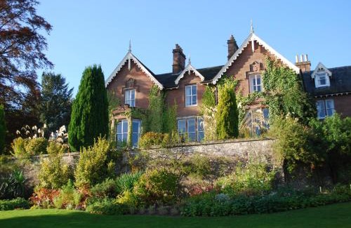Alyth Hotel | Lands of Loyal hotel