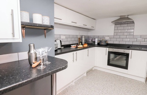 Cardigan Cottage | LANE COTTAGE, pet friendly, with a garden in Cardigan