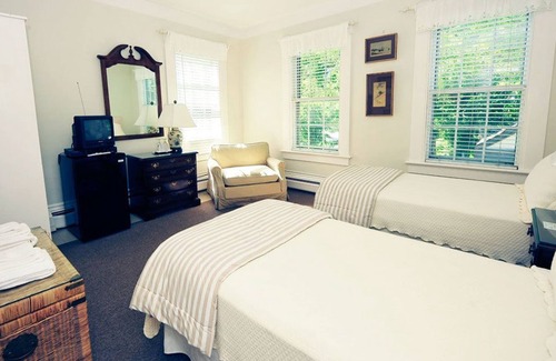 Nantucket Town House | Languedoc Inn & 3 Hussey St Guest House