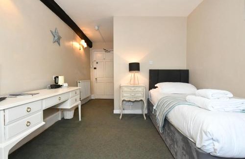 Calne Hotel | Lansdowne Strand