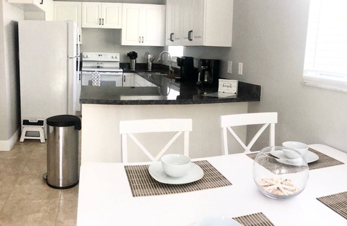 Lantana House | Lantana Beach Escape - 3/2 - close to everything