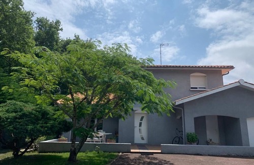 Lanton House | LANTON 3-bedroom house with heated pool 200 m from the beach.