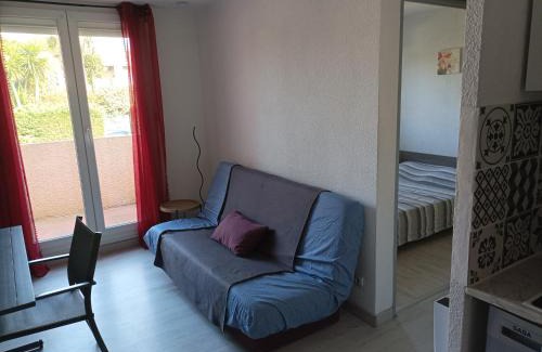Cap d'Agde Apartment | Lara 2 - T2 Balcon Piscine lit double & clic-clac Parking Près du centre-port et île Loisirs