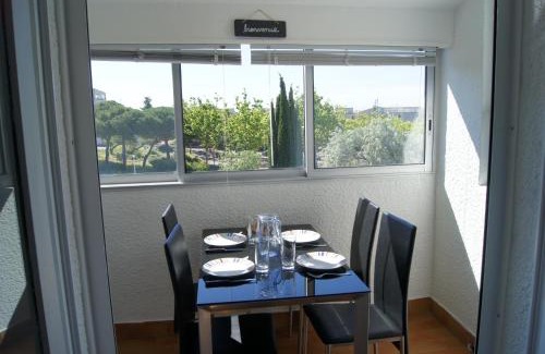 Cap d'Agde Apartment | Lara 3 - T2 Loggia Piscine 2 lits doubles Parking Près du centre-port et île Loisirs
