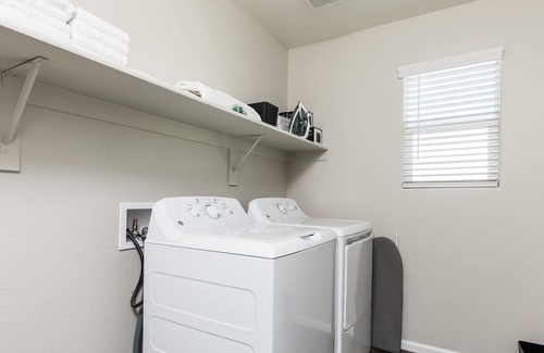Gilbert House | LARGE 2,225 SQFT GILBERT TOWNHOME + BONUS OFFICE