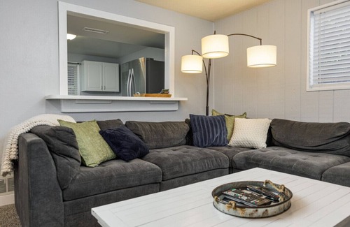 Cottonwood Heights Apartment | Large 2 Bedroom Apt | Cute