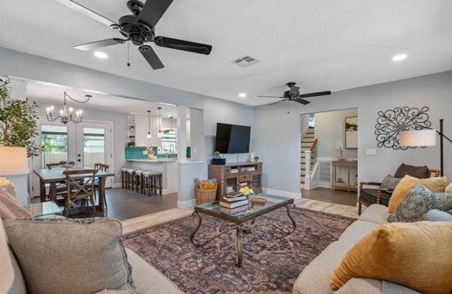 Largo House | Large 2 story home with pool mins from the beach