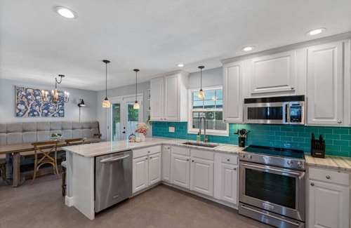Largo House | Large 2 story home with pool mins from the beach
