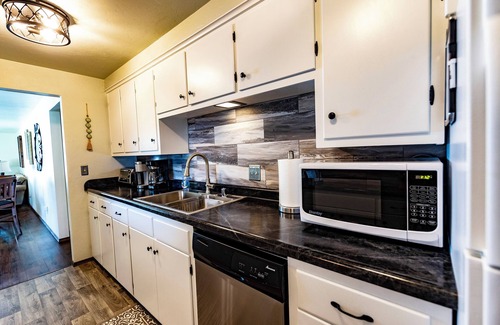 Ashwaubenon House | Large 2-Unit House-Near Lambeau