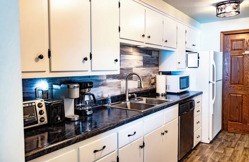 Ashwaubenon House | Large 2-Unit House-Near Lambeau