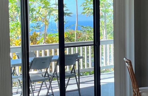 Kalaoa House | Large 3/2 House in Kailua-Kona with ALL New Furnishings and Yard Above Airport