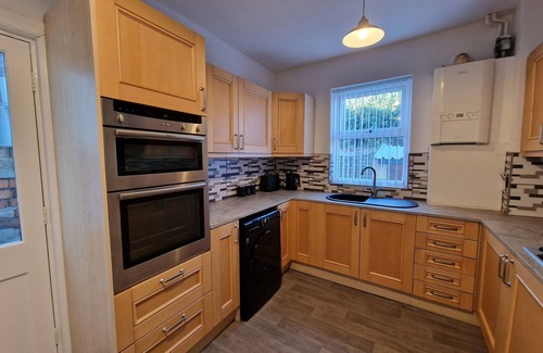 Liverpool House | Large 3 bedroom home by Everton Club & LFC Stadium