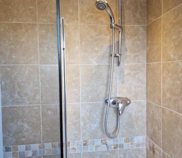 Headington House | Large 4-bed house for up to 7 guests w 2x parking