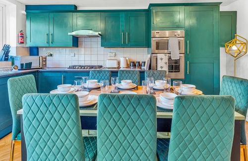 Birmingham House | Large 4 Bedroom House - Sleeps 10 - City Centre - Families, Groups & Contractors