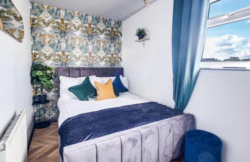 Birmingham House | Large 4 Bedroom House - Sleeps 10 - Birmingham City Centre - Perfect for Work, Families, Groups, Business Travellers & Contractors - FREE PARKING - By 02 Academy, Bullring, Newstreet, Selfridges - SMART TVs in all rooms