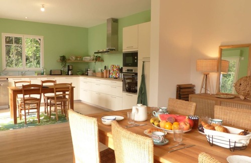 Sarzeau Ski Chalet | Large 4* family home 500 m from the beach