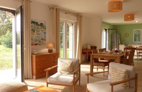 Sarzeau Ski Chalet | Large 4* family home 500 m from the beach