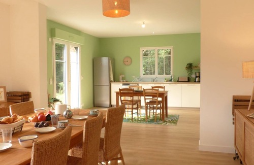 Sarzeau Ski Chalet | Large 4* family home 500 m from the beach