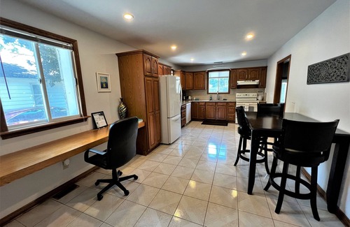 Harrow House | Large 5 Bed Family Home w/Indoor Swimming Pool!