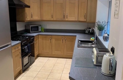 Aberdovey House | Large 5 Bedroom Sea Front Family Home in Aberdovey Village which sleeps 11.