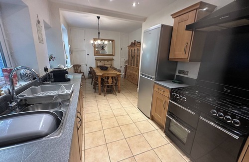 Aberdovey House | Large 5 Bedroom Sea Front Family Home in Aberdovey Village which sleeps 11.